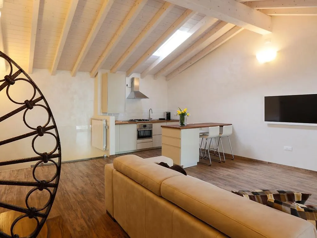 Lägenhet Les Suites Asola Italien